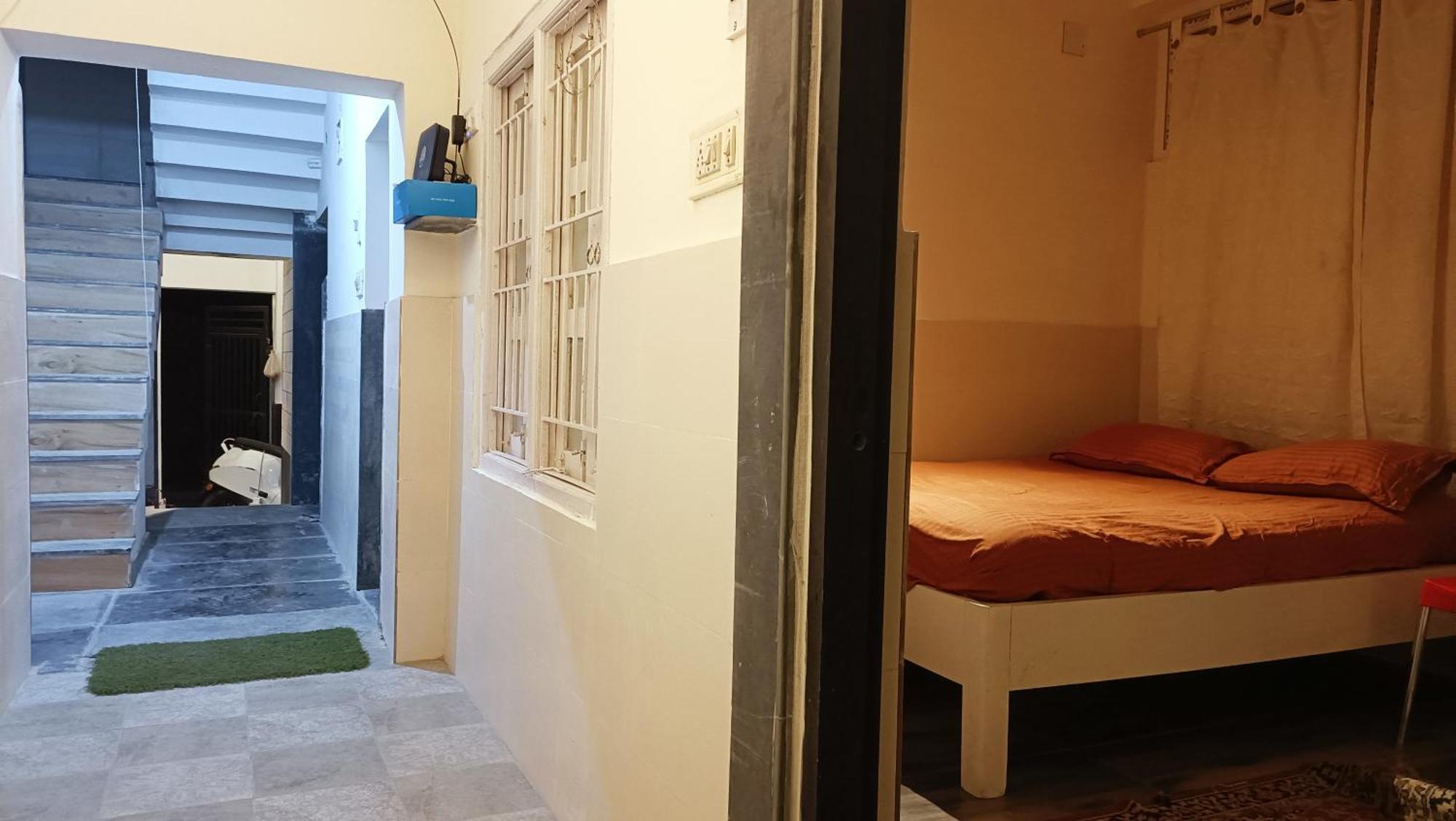 Nirman Homestay 5 Minutes Walk To Beach 푸리 외부 사진