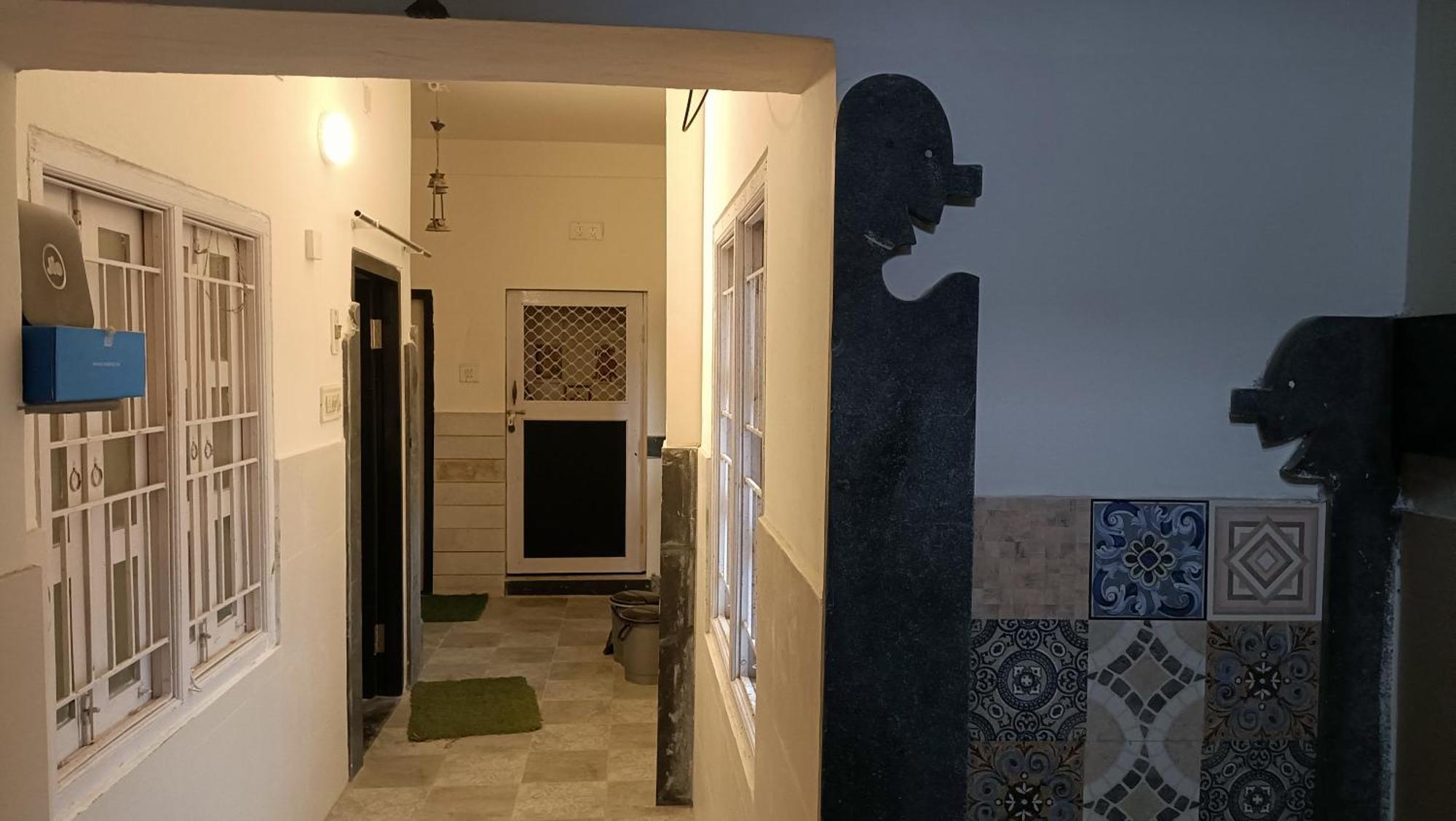 Nirman Homestay 5 Minutes Walk To Beach 푸리 외부 사진