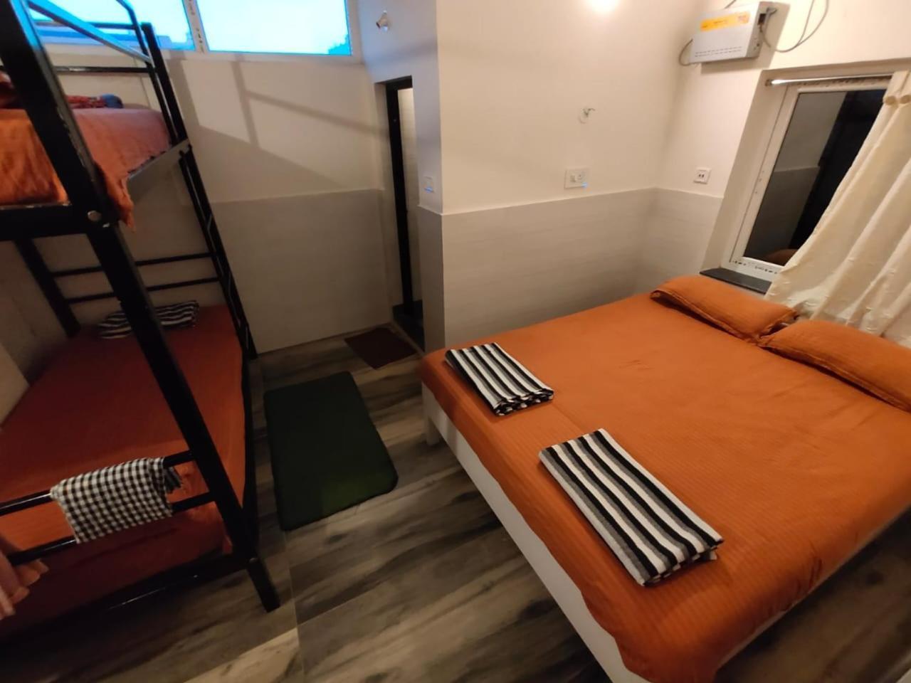 Nirman Homestay 5 Minutes Walk To Beach 푸리 외부 사진