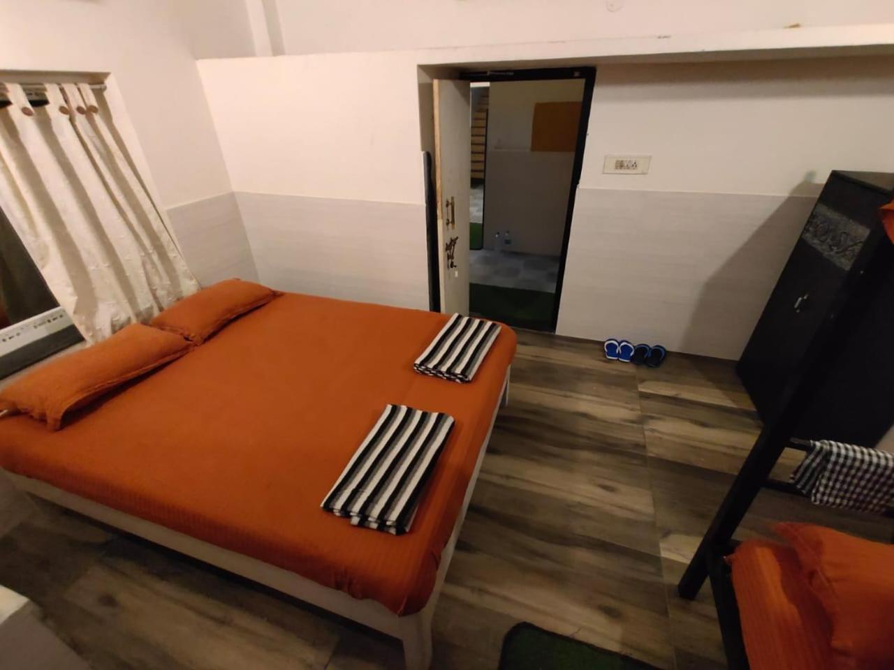 Nirman Homestay 5 Minutes Walk To Beach 푸리 외부 사진