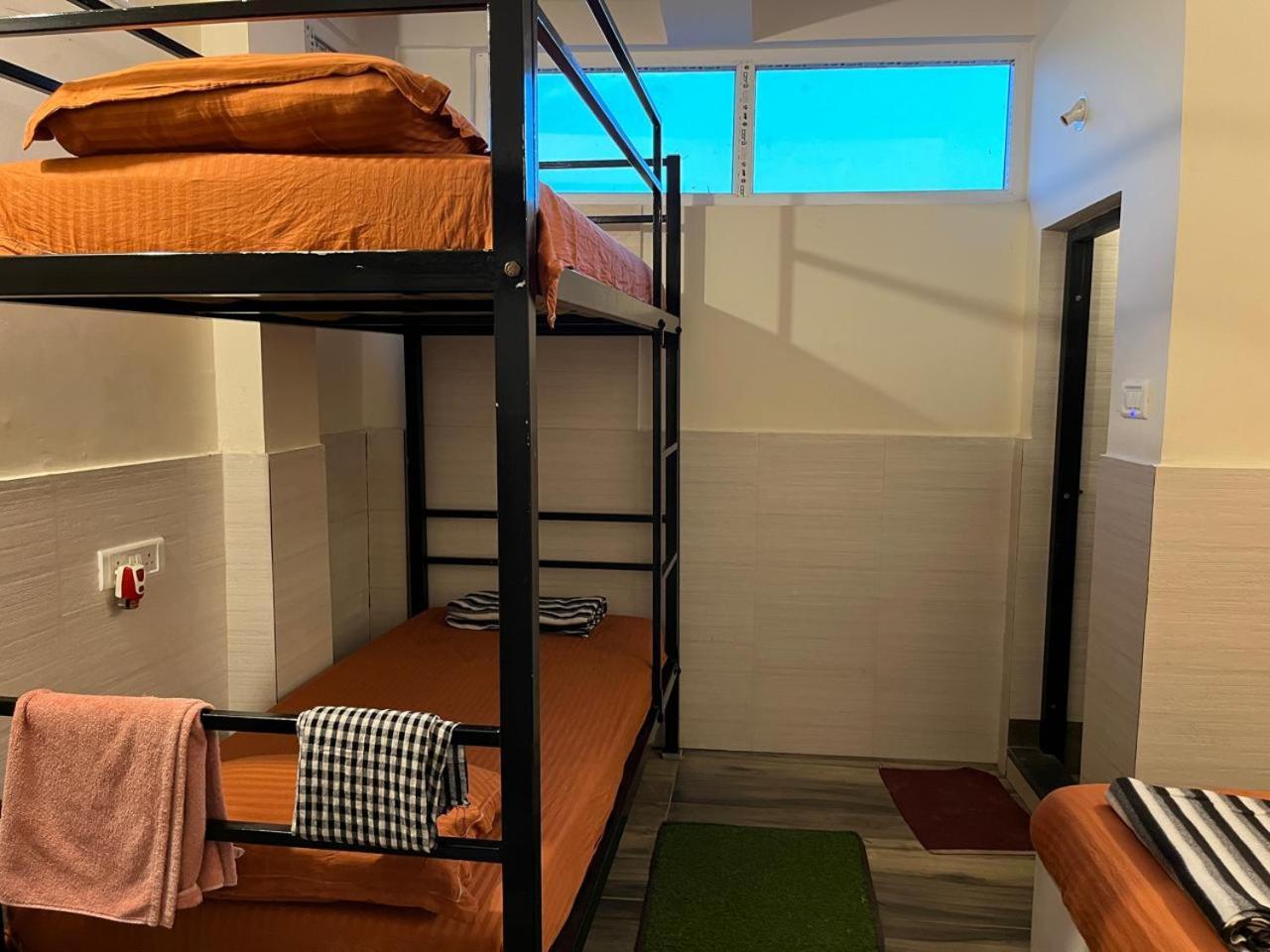 Nirman Homestay 5 Minutes Walk To Beach 푸리 외부 사진