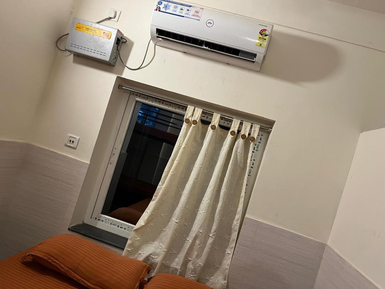 Nirman Homestay 5 Minutes Walk To Beach 푸리 외부 사진