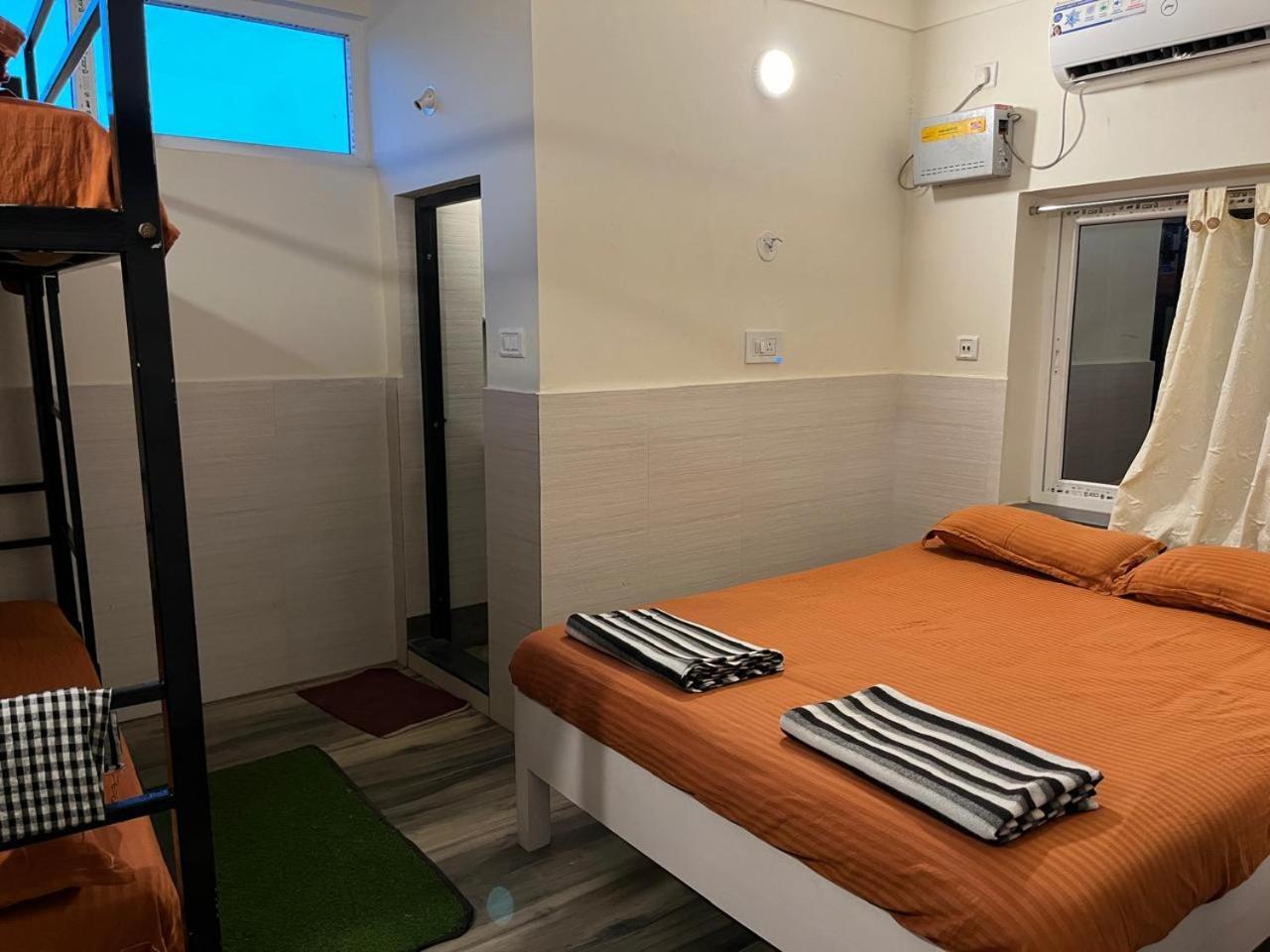 Nirman Homestay 5 Minutes Walk To Beach 푸리 외부 사진