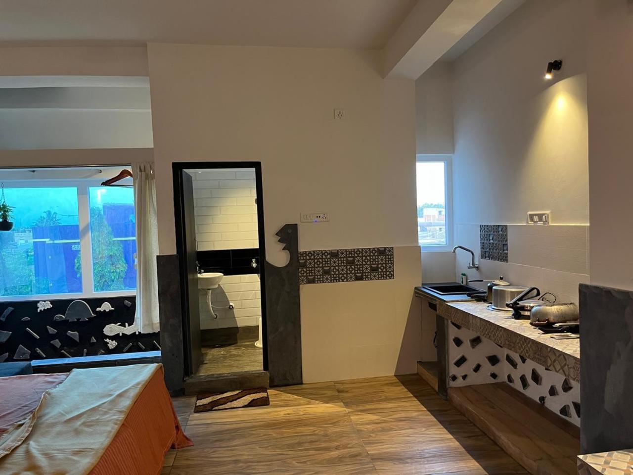 Nirman Homestay 5 Minutes Walk To Beach 푸리 외부 사진