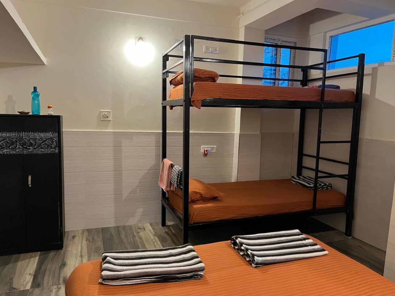 Nirman Homestay 5 Minutes Walk To Beach 푸리 외부 사진