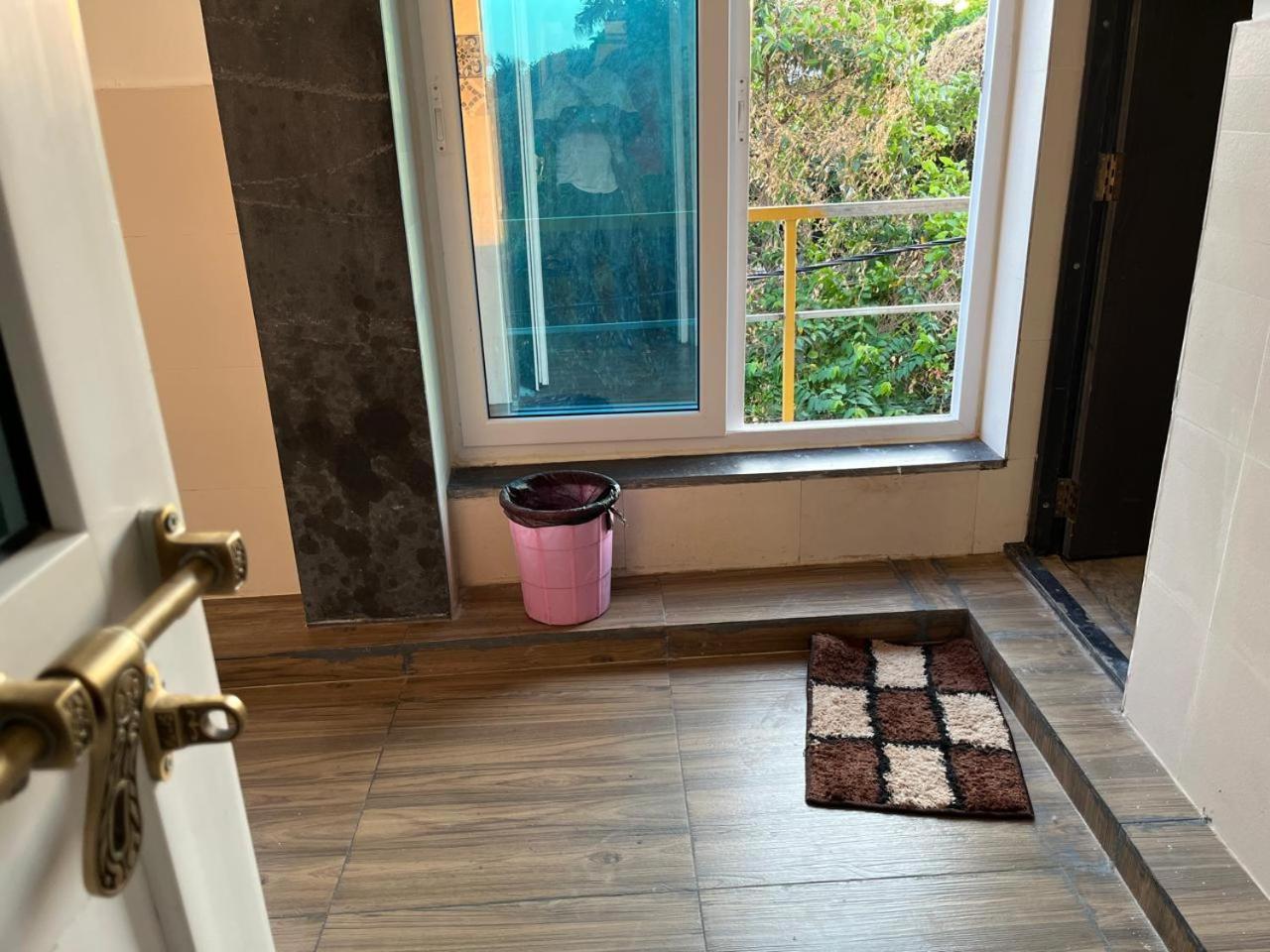 Nirman Homestay 5 Minutes Walk To Beach 푸리 외부 사진