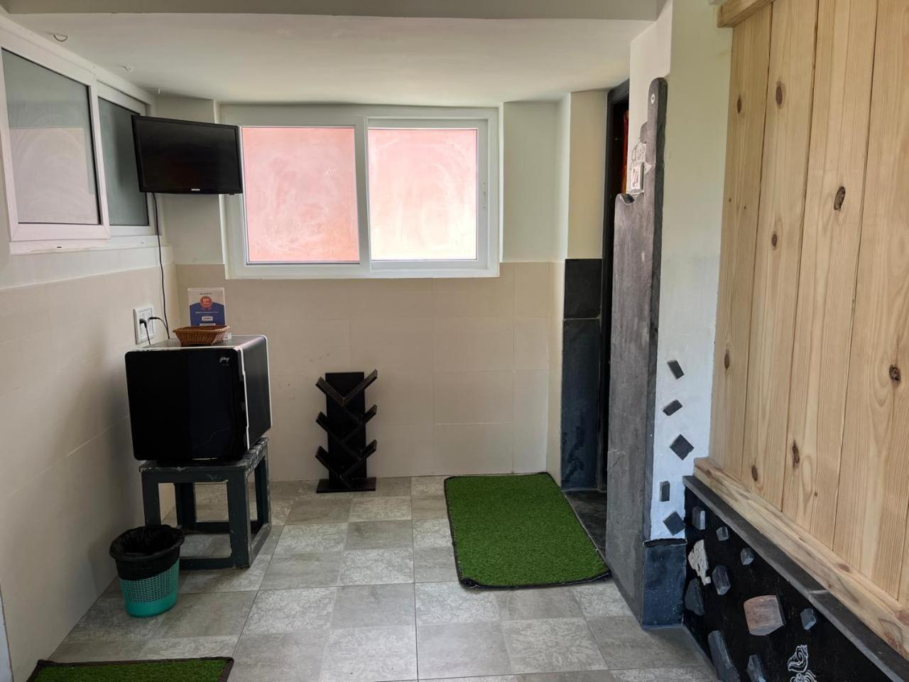 Nirman Homestay 5 Minutes Walk To Beach 푸리 외부 사진