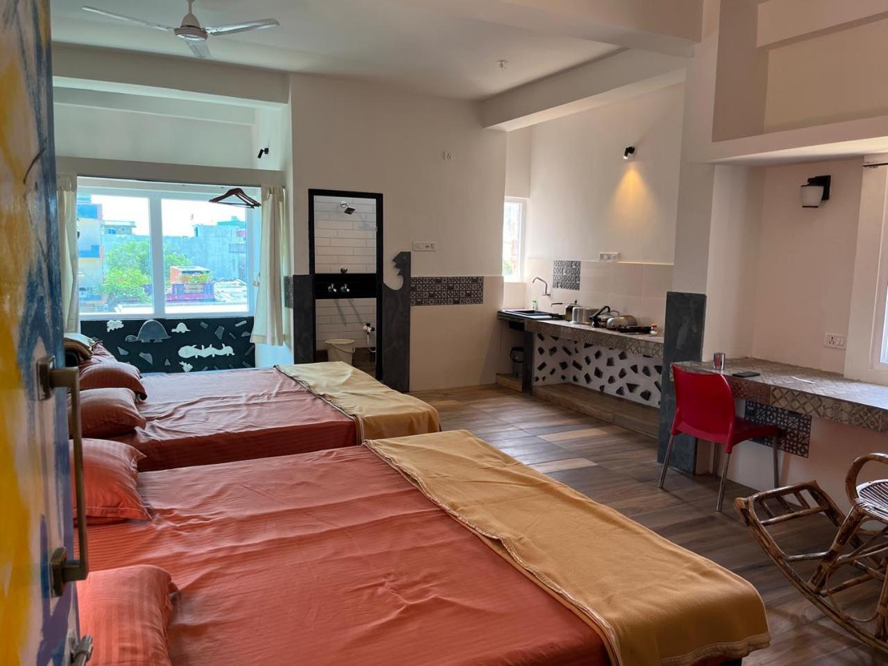 Nirman Homestay 5 Minutes Walk To Beach 푸리 외부 사진