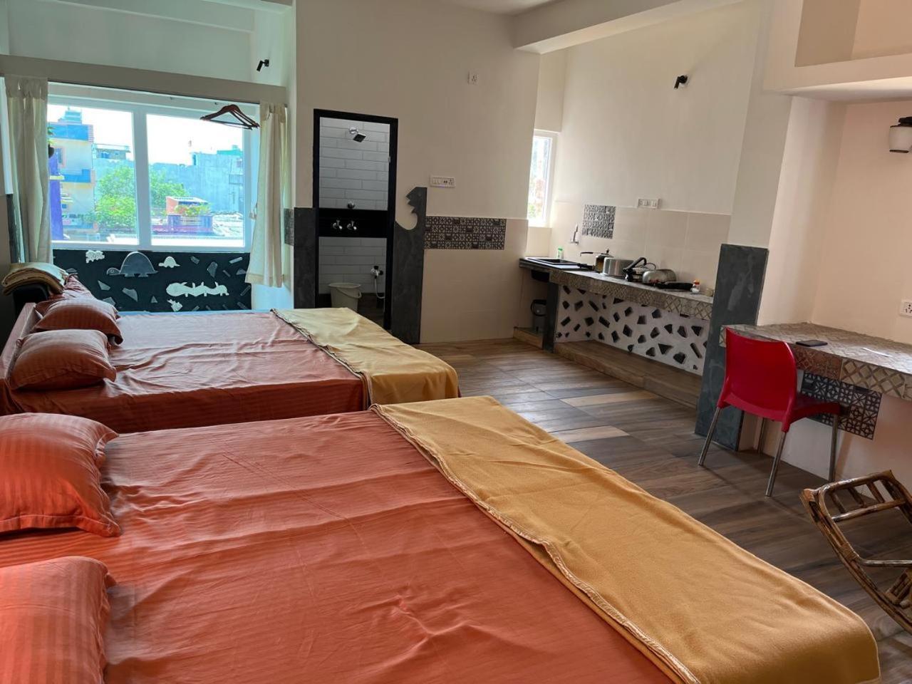 Nirman Homestay 5 Minutes Walk To Beach 푸리 외부 사진