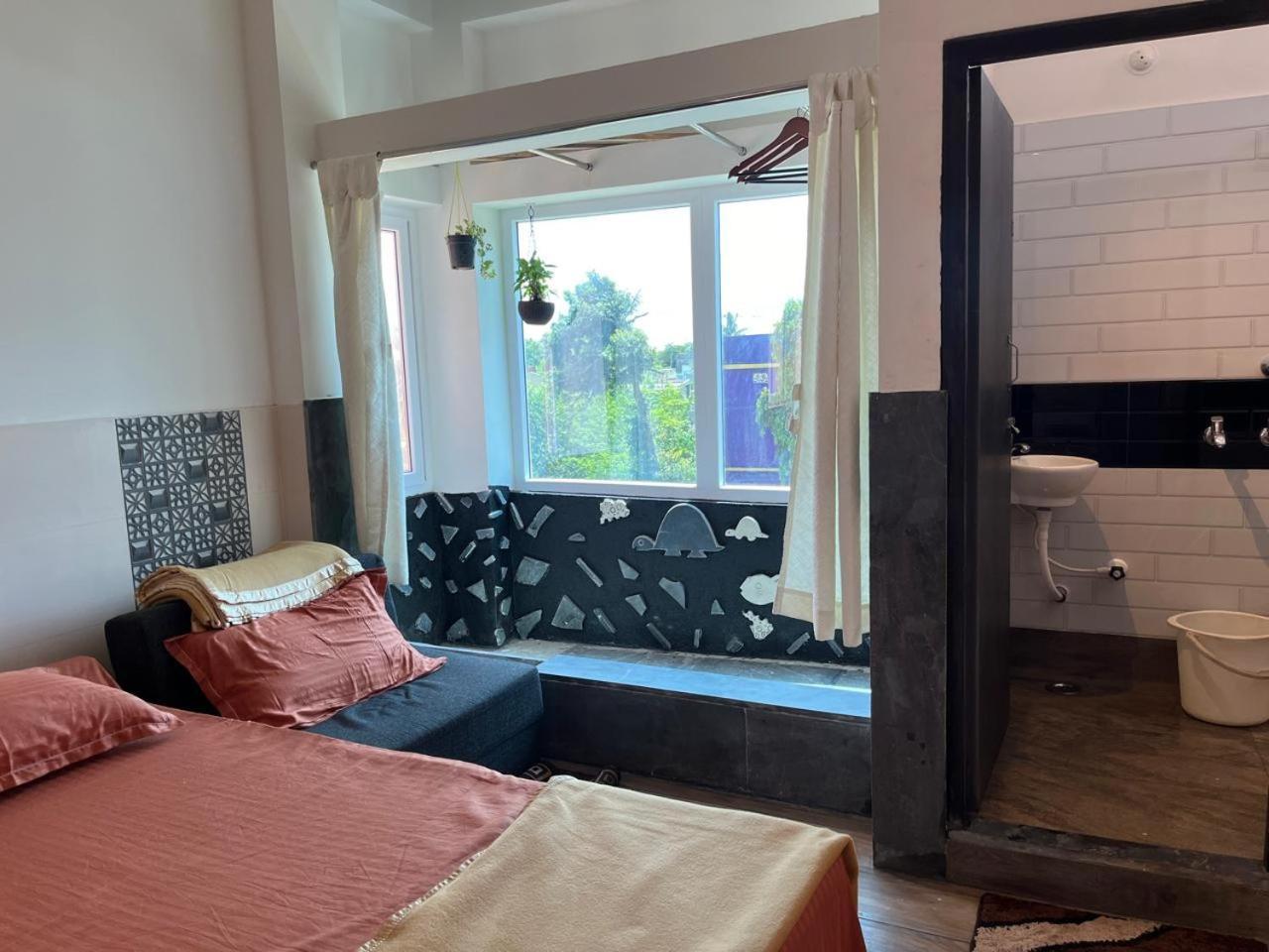 Nirman Homestay 5 Minutes Walk To Beach 푸리 외부 사진