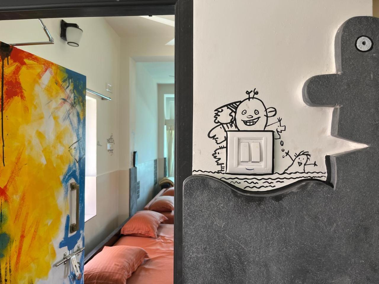 Nirman Homestay 5 Minutes Walk To Beach 푸리 외부 사진