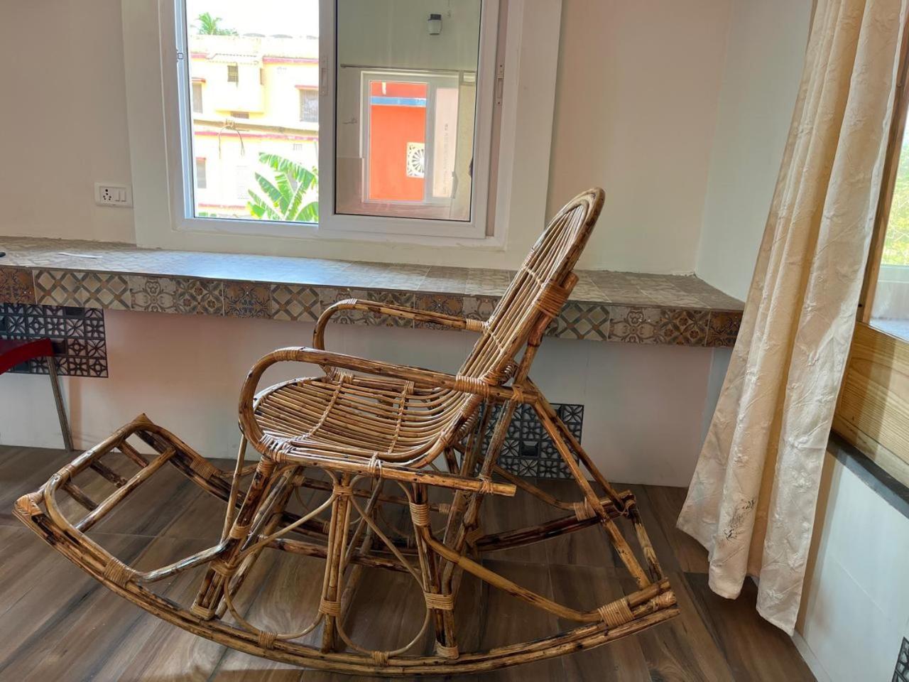 Nirman Homestay 5 Minutes Walk To Beach 푸리 외부 사진